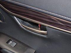 2015款 300h 锋致版 全驱 5座