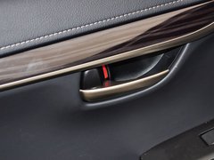 2015款 300h 锋致版 全驱 5座