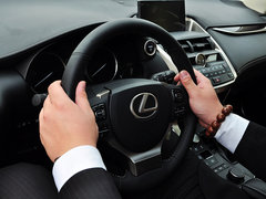2015款 300h 鋒尚版 前驅(qū) 5座