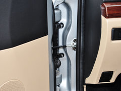 2015款 2.4L 手动 旗舰型长轴四门4RB2