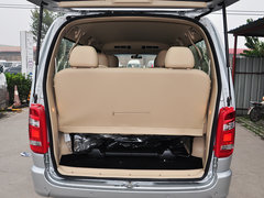 2015款 2.4L 手动 旗舰型长轴四门4RB2