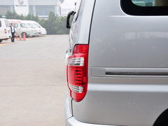 2015款 2.4L 手动 旗舰型长轴四门4RB2