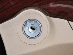 2015款 2.4L 手动 旗舰型长轴四门4RB2
