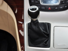 2015款 2.4L 手动 旗舰型长轴四门4RB2