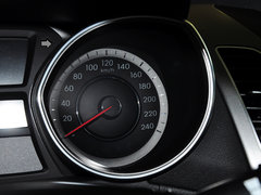 2015款 1.6L 自动 尊贵型