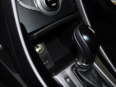 2015款 1.6L 自动 尊贵型