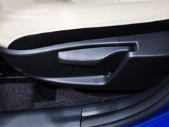 2015款 1.6L 自动 乐动型