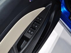2015款 1.6L 自动 乐动型
