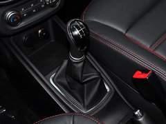 2015款 1.5L 手动 尊贵型 5座