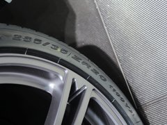 2015款 4.7L 自动 百年纪念版