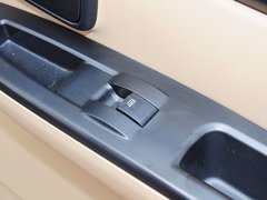 2015款 1.0L手動 標(biāo)準(zhǔn)型