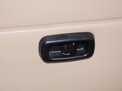 2015款 1.0L手動 標(biāo)準(zhǔn)型