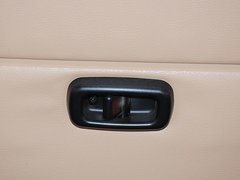 2015款 1.0L手動 標(biāo)準(zhǔn)型