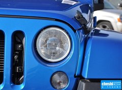 2015款 3.0L 自动 四门版 Sahara