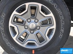 2015款 3.0L 自动 四门版 Sahara