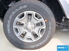 2015款 3.0L 自动 四门版 Sahara