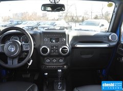 2015款 3.0L 自动 四门版 Sahara