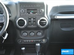 2015款 3.0L 自动 四门版 Sahara