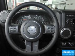 2015款 3.0L 自动 四门版 Sahara
