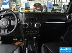 2015款 3.0L 自动 四门版 Sahara