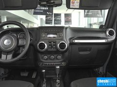 2015款 3.0L 自动 四门版 Sahara