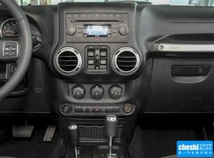 2015款 3.0L 自动 四门版 Sahara