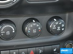 2015款 3.0L 自动 四门版 Sahara