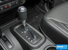2015款 3.0L 自动 四门版 Sahara