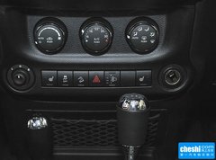 2015款 3.0L 自动 四门版 Sahara