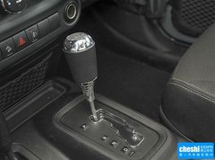 2015款 3.0L 自动 四门版 Sahara