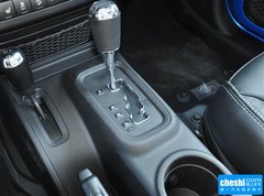 2015款 3.0L 自动 四门版 Sahara