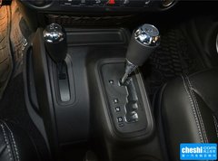 2015款 3.0L 自动 四门版 Sahara
