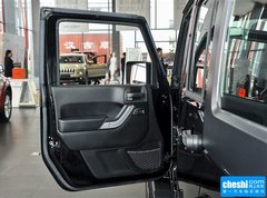 2015款 3.0L 自动 四门版 Sahara