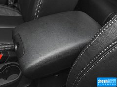 2015款 3.0L 自动 四门版 Sahara