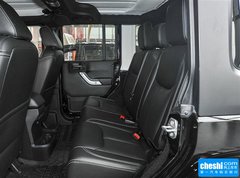 2015款 3.0L 自动 四门版 Sahara