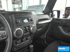 2015款 3.0L 自动 四门版 Sahara