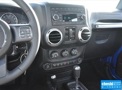 2015款 3.0L 自动 四门版 Sahara