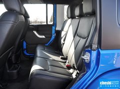 2015款 3.0L 自动 四门版 Sahara