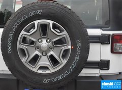 2015款 3.0L 自动 四门版 Sahara