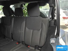 2015款 3.0L 自动 四门版 Sahara