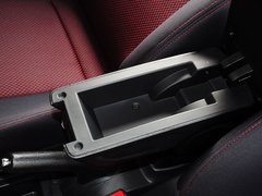 2015款 1.5L 手动 两厢进取型