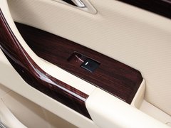 2015款 2.0L 自动 尊贵型
