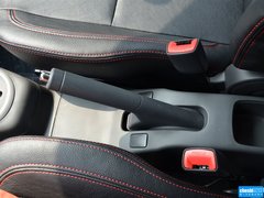 2015款 1.5L 自动 限定版