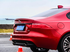 2016款 XF 3.0T 两驱R-Sport运动版