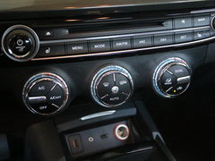 2016款 235T 自动尊贵版