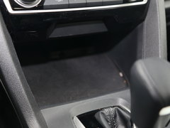 2016款 220TURBO 自动尊耀版