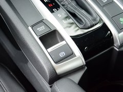 2016款 220TURBO 自动尊耀版