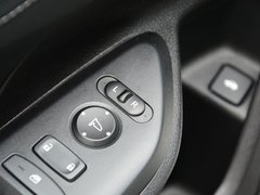 2016款 220TURBO 自动尊耀版