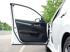 2016款 220TURBO 自动尊耀版