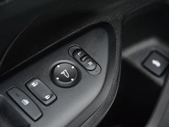2016款 220TURBO 自动尊耀版